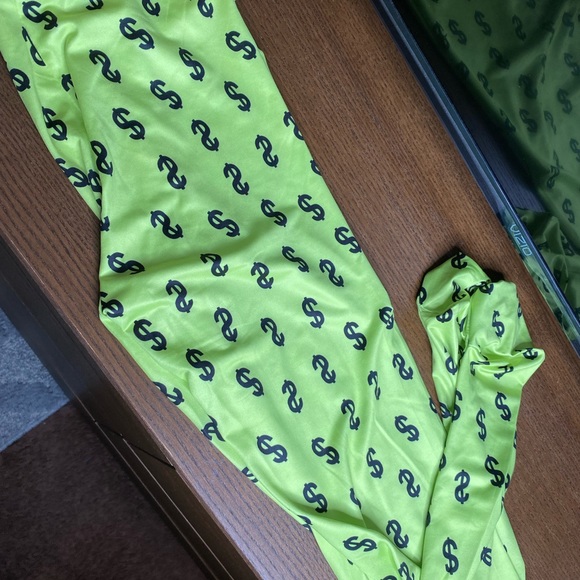 Money Green Leggings 🤑 - Picture 3 of 4